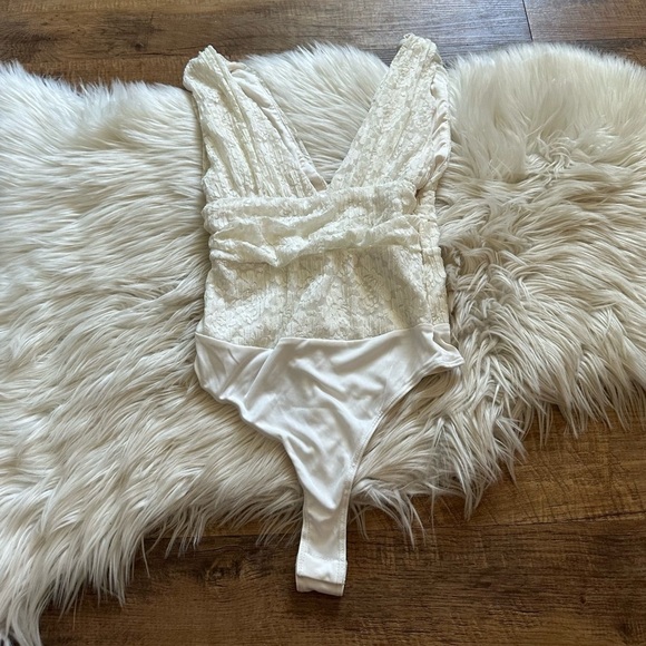 LULU’S Sweetest Romance Ivory Lace Sleeveless Bodysuit - Picture 3 of 4